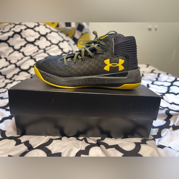 CURRY 3 CAMO SC BASKETBALL SHOES SIZE 9 - Picture 2 of 6